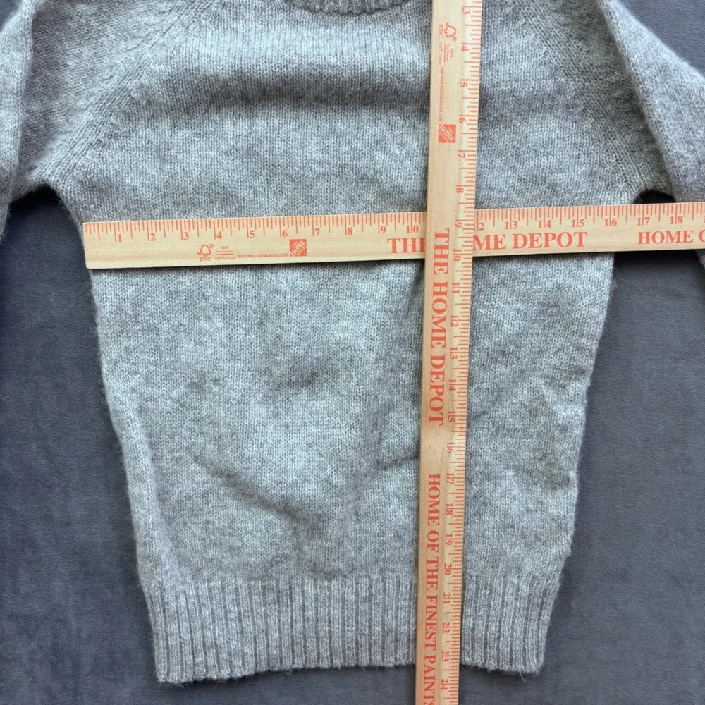 Charlestown Sportswear Grey Wool Blend Crewneck Raglan Sweater Size 36 Vintage